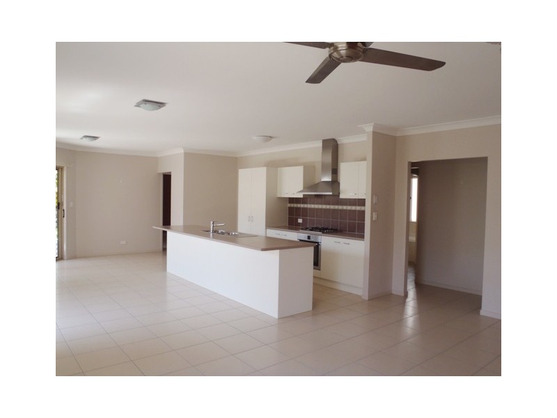 17 Barradeen Circuit, Pacific Pines QLD 4211