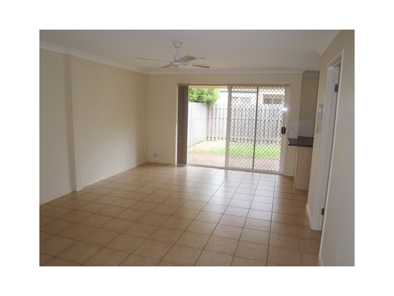 42/74 Universal Street, Pacific Pines QLD 4211