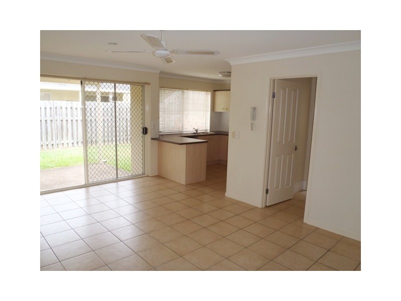 42/74 Universal Street, Pacific Pines QLD 4211