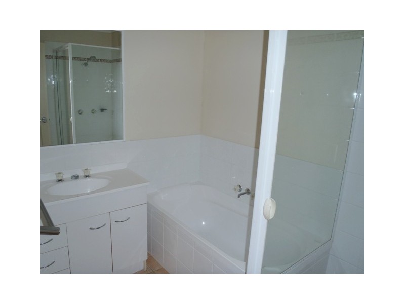 42/74 Universal Street, Pacific Pines QLD 4211