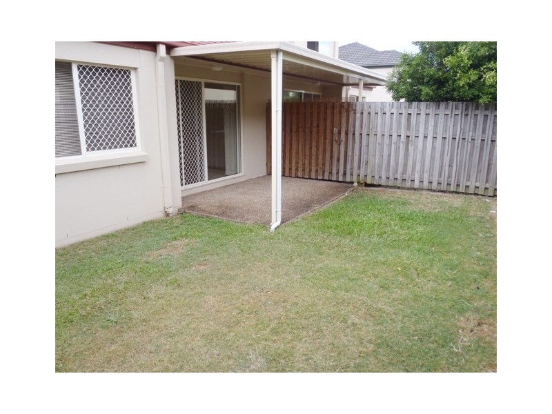 42/74 Universal Street, Pacific Pines QLD 4211