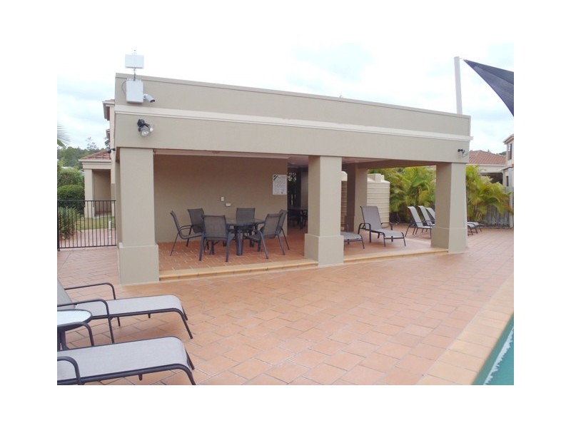 42/74 Universal Street, Pacific Pines QLD 4211