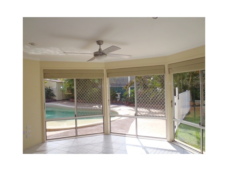 70 Allied Drive, Arundel QLD 4214