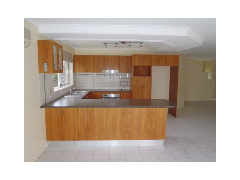 70 Allied Drive, Arundel QLD 4214