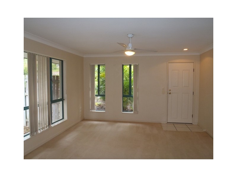 2/6 Buddy Holly Close, Parkwood QLD 4214