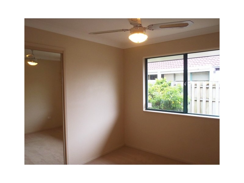 2/6 Buddy Holly Close, Parkwood QLD 4214