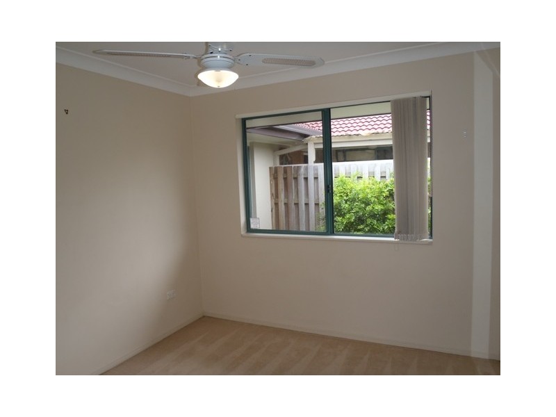 2/6 Buddy Holly Close, Parkwood QLD 4214