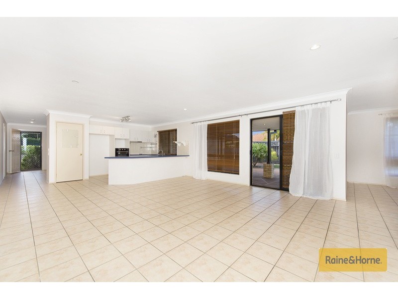 22 Penrhyn ST, Pacific Pines QLD 4211