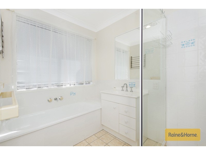 22 Penrhyn ST, Pacific Pines QLD 4211