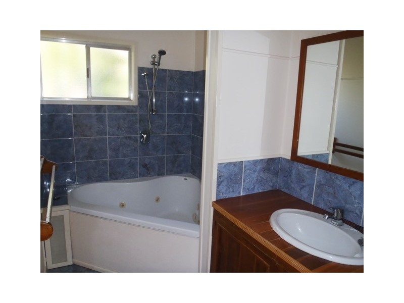 4 Beitz Ave, Labrador QLD 4215