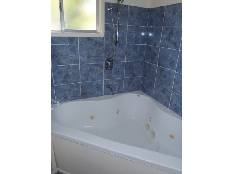 4 Beitz Ave, Labrador QLD 4215