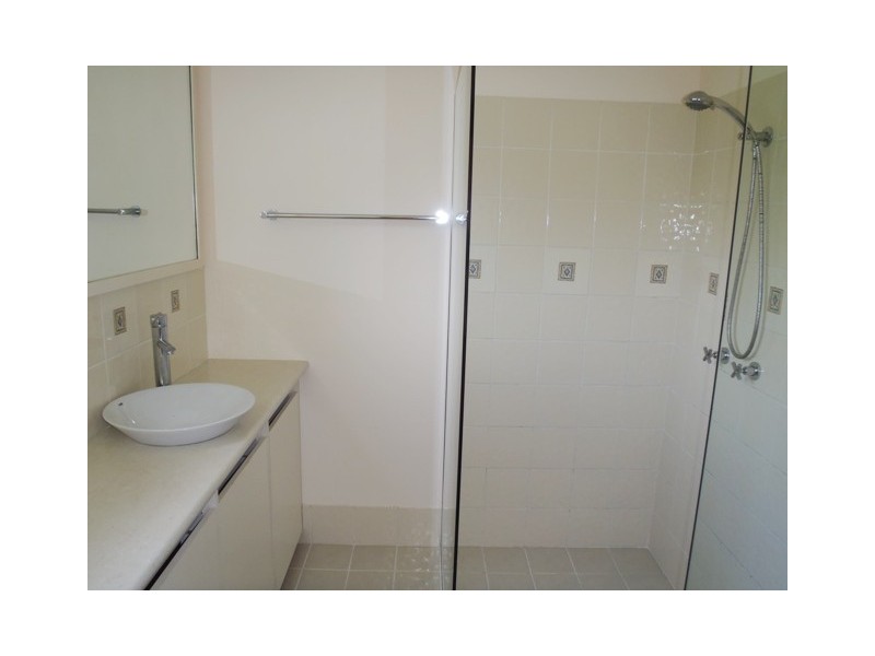 4 Beitz Ave, Labrador QLD 4215