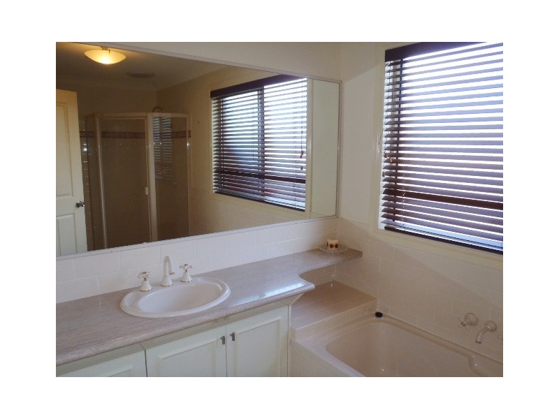 62 Greg Norman Cres, Parkwood QLD 4214