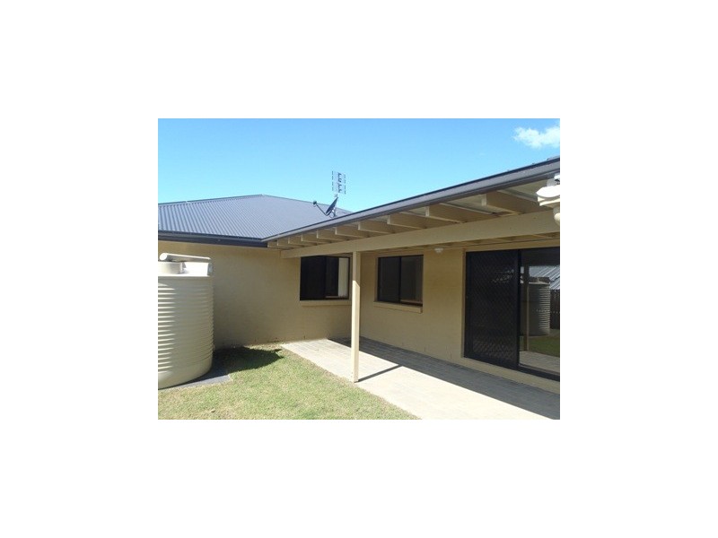 17 Saltwater Boulevard, Oxenford QLD 4210