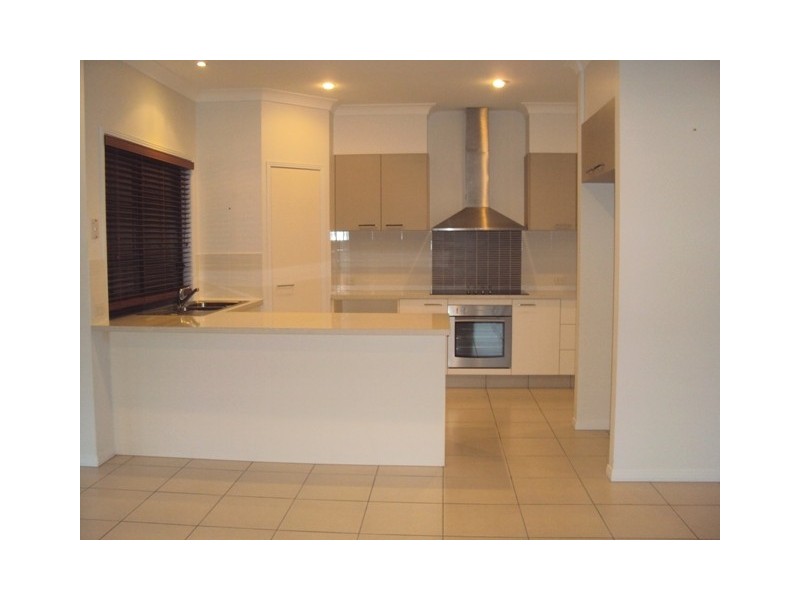 16 Chesterton Street, Pacific Pines QLD 4211