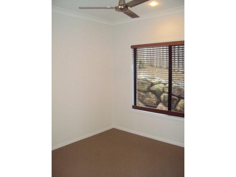 16 Chesterton Street, Pacific Pines QLD 4211