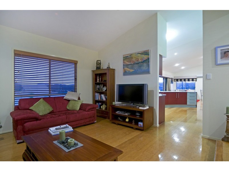 34 Midway Terrace, Pacific Pines QLD 4211