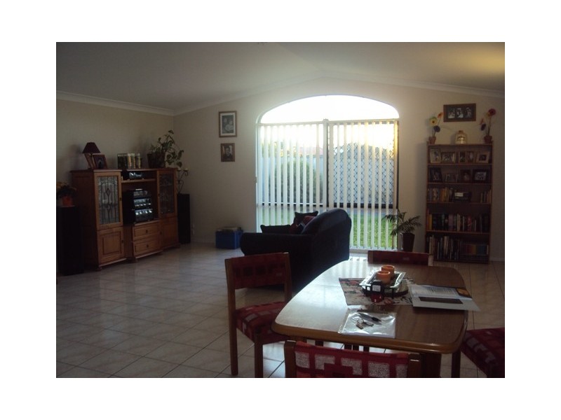 6 Coonowrin Street, Pacific Pines QLD 4211