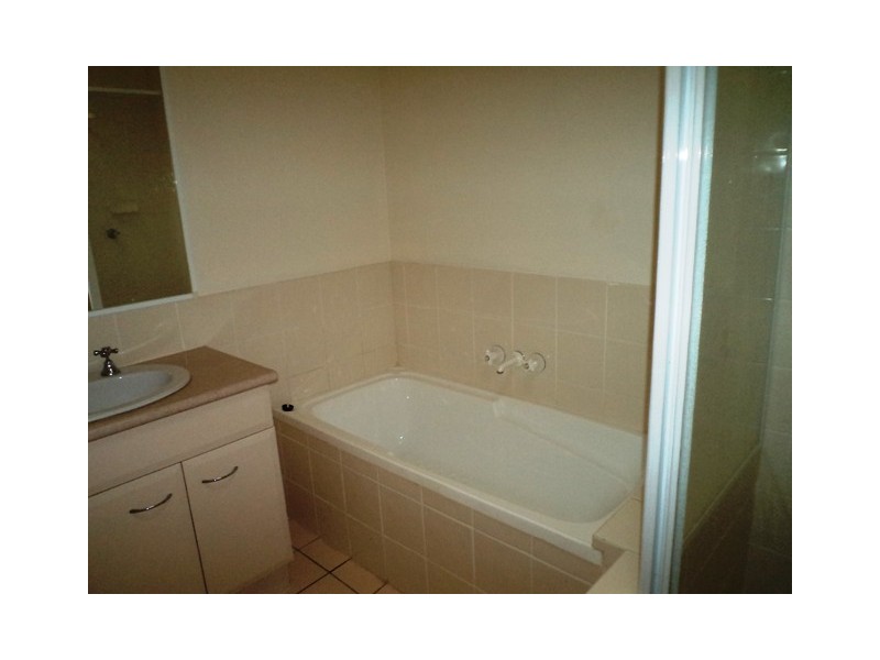 2/85 Cootharaba Drive, Helensvale QLD 4212