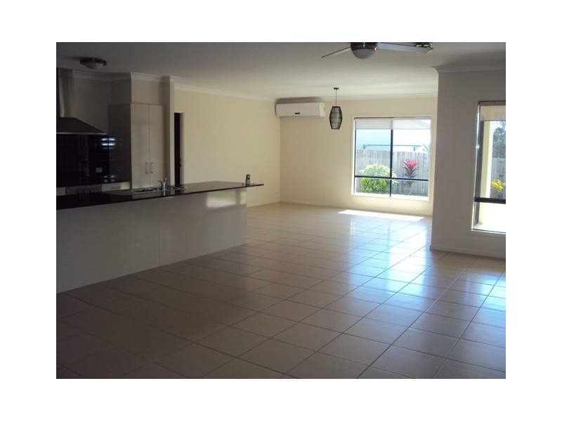 23 Flame Tree Cres, Maudsland QLD 4210