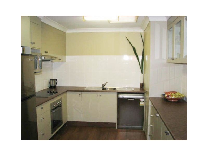 1/4 Ash Court, Arundel QLD 4214