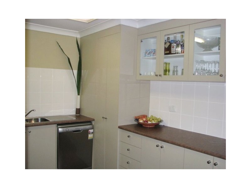 1/4 Ash Court, Arundel QLD 4214