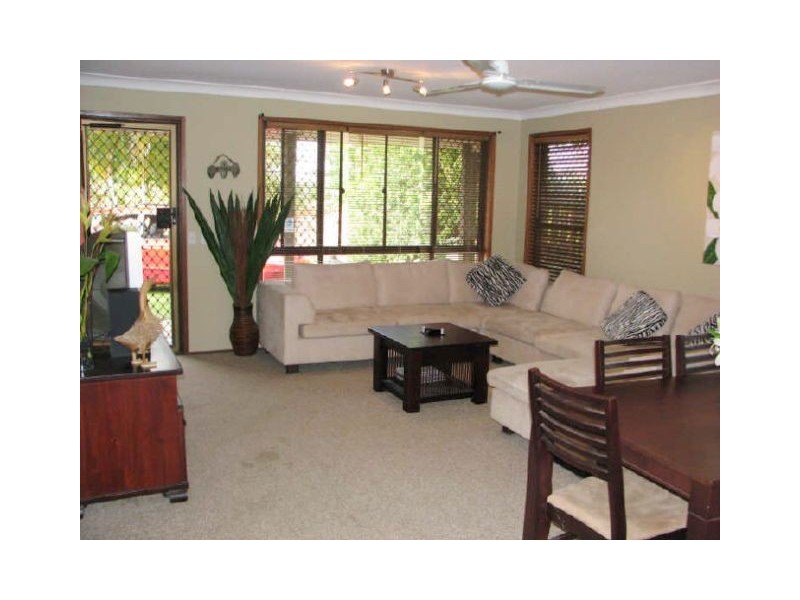 1/4 Ash Court, Arundel QLD 4214