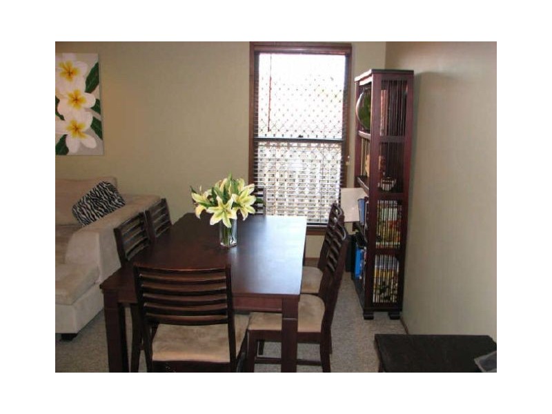 1/4 Ash Court, Arundel QLD 4214