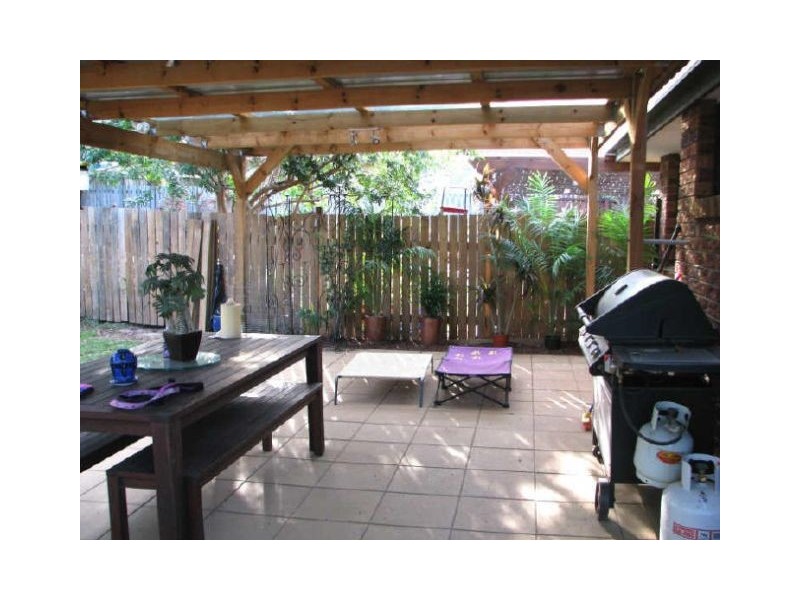 1/4 Ash Court, Arundel QLD 4214