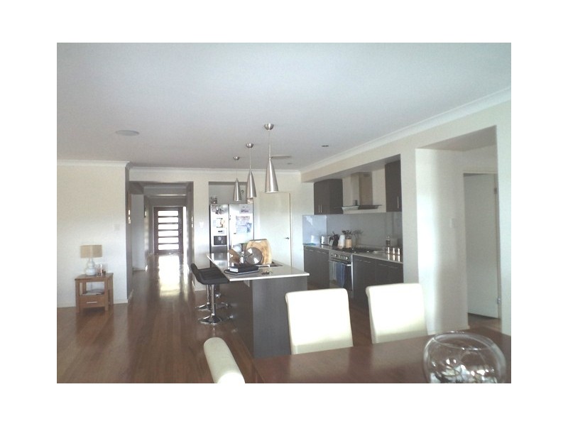 37 Wunburra Circle, Pacific Pines QLD 4211