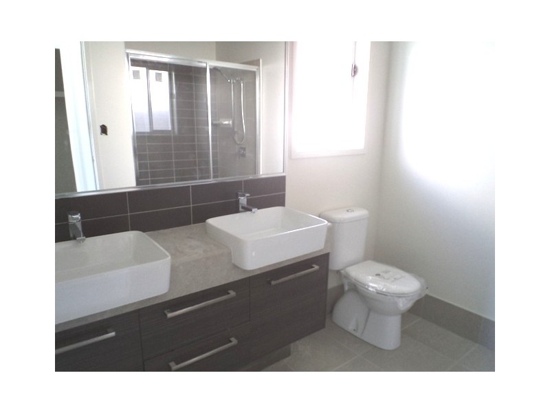 42 Azure Way, Hope Island QLD 4212