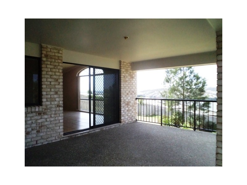 12 Wunburra Circle, Pacific Pines QLD 4211