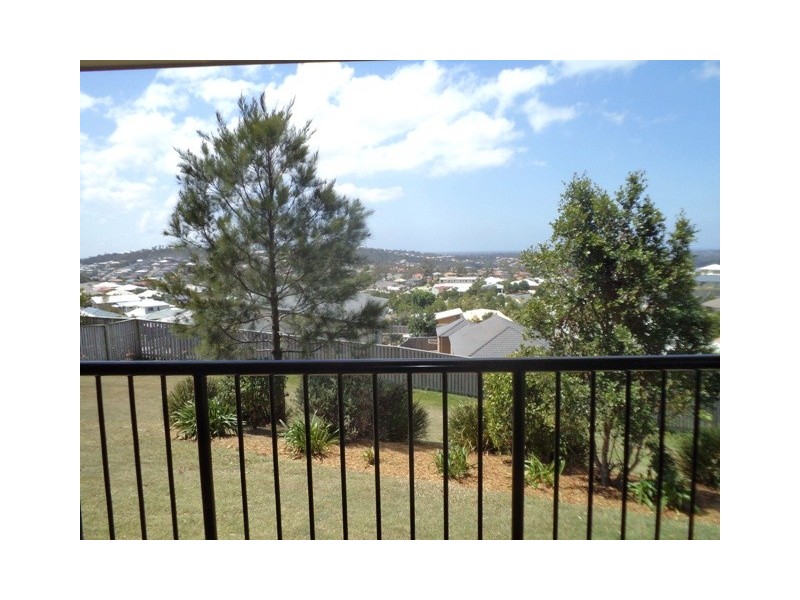 12 Wunburra Circle, Pacific Pines QLD 4211