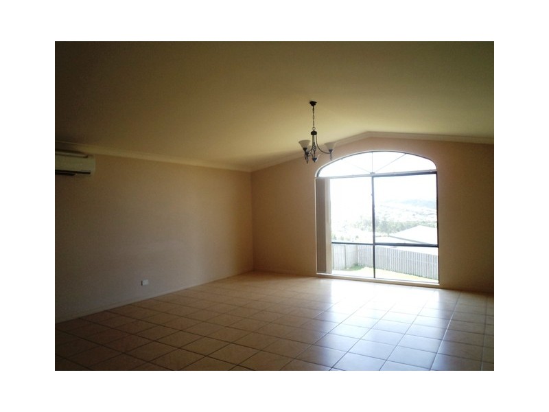 12 Wunburra Circle, Pacific Pines QLD 4211