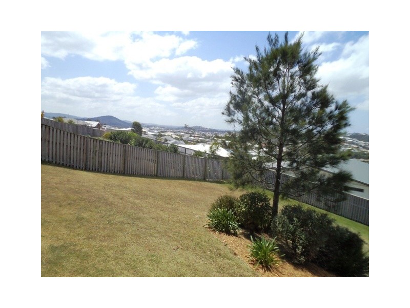 12 Wunburra Circle, Pacific Pines QLD 4211