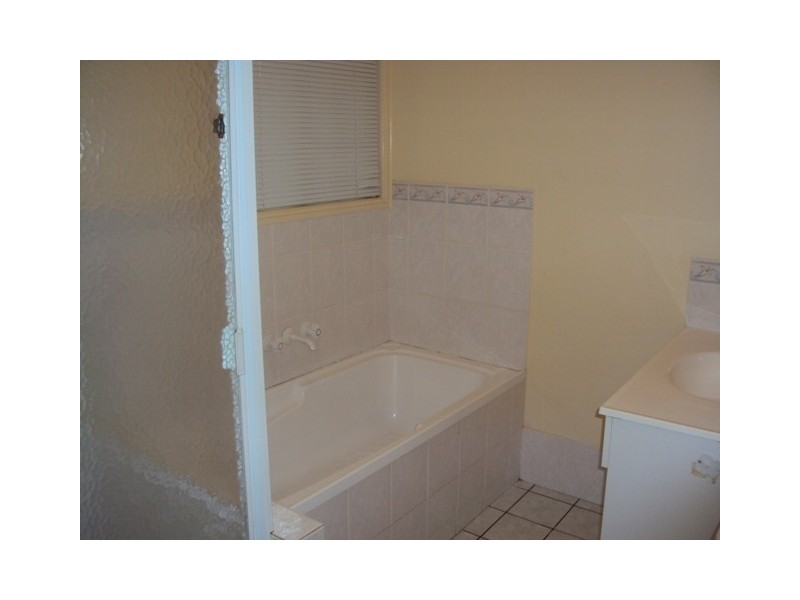 2/79 Cootharaba Drive, Helensvale QLD 4212