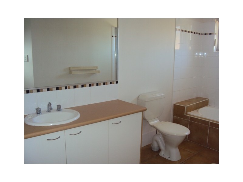 108/31 Archipelago Street, Pacific Pines QLD 4211