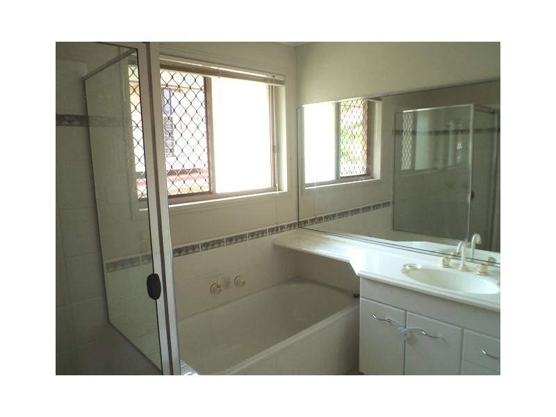 5 Hatutu Street, Pacific Pines QLD 4211