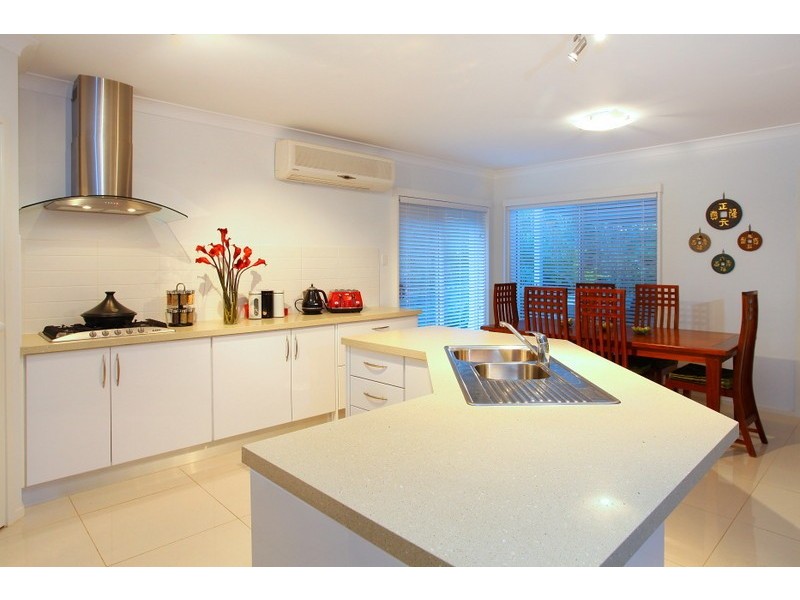 13 Lowe Court, Maudsland QLD 4210