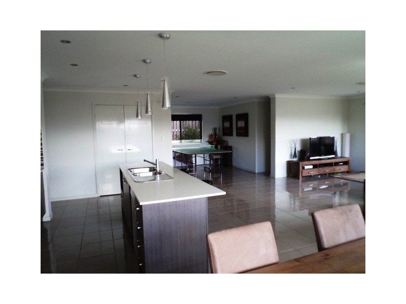 94 Aldgate Crescent, Pacific Pines QLD 4211