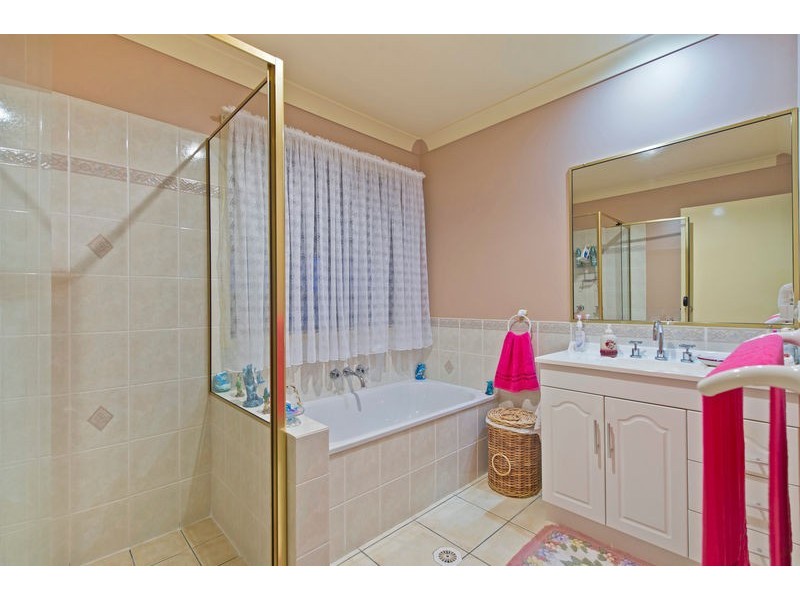 42 Carter Street, Pacific Pines QLD 4211