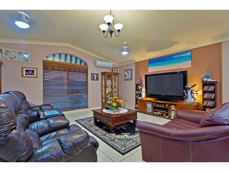 42 Carter Street, Pacific Pines QLD 4211