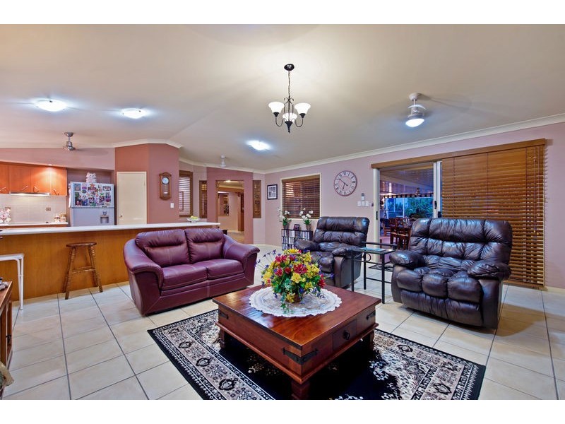 42 Carter Street, Pacific Pines QLD 4211