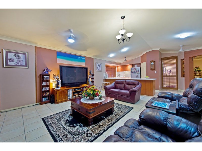 42 Carter Street, Pacific Pines QLD 4211