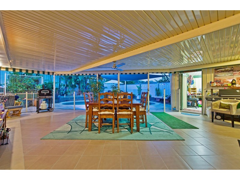 42 Carter Street, Pacific Pines QLD 4211