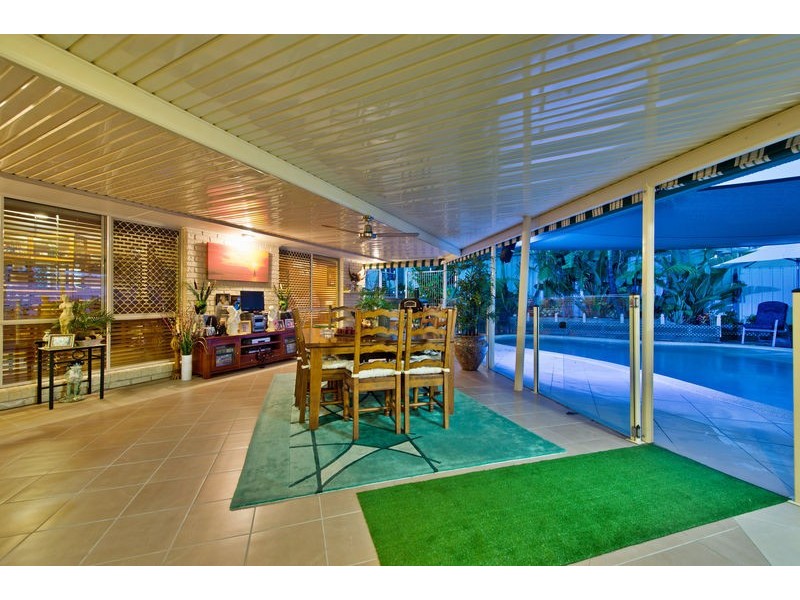 42 Carter Street, Pacific Pines QLD 4211