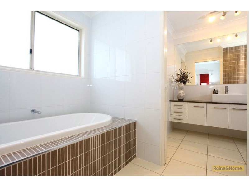 Pacific Pines QLD 4211