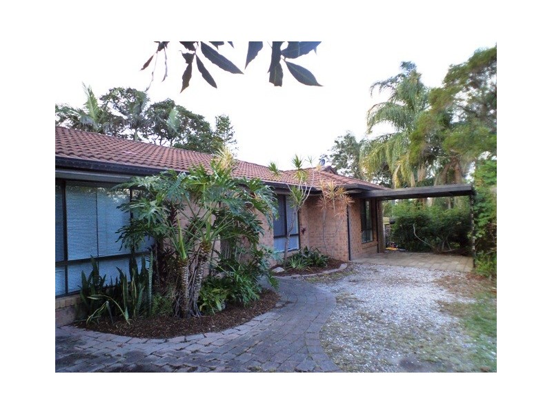 8 Armidale Crescent, Helensvale QLD 4212