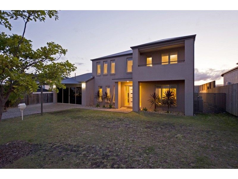 38 Salvado Dr, Pacific Pines QLD 4211