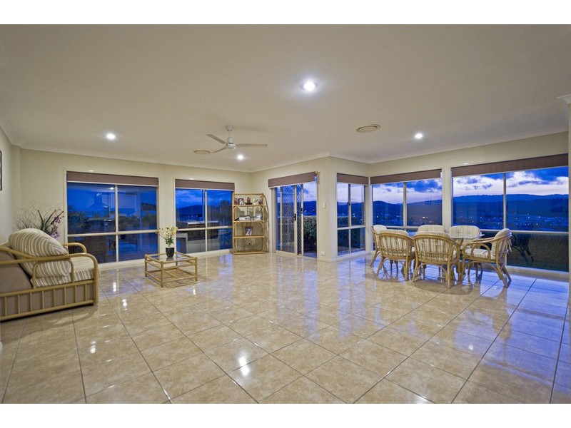 38 Salvado Dr, Pacific Pines QLD 4211